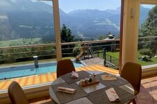 nawu_restaurant_Sommer_Speisesaal_mit_Aussicht